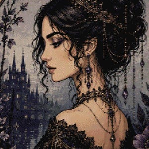 Puede incluir: Una ilustración digital en un marco ovalado que representa a una persona con el cabello oscuro recogido, usando una corona, pendientes ornamentados y una prenda de encaje oscuro. El fondo muestra la silueta de un castillo, una luna creciente y flores moradas.