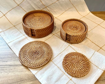 runde Untersetzer 6er Set Cup Mat Kaffee Getränke Untersetzer Set Einweihungsparty Geburtstagsgeschenk Geschenk Rattan Rustikal 10,5 cm Untersetzer mit Halter