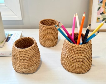Portalápices para bolígrafos y lápices, decoración de escritorio para el hogar y la oficina, organizador de bolígrafos y lápices único hecho a mano, portalápices tejido, juego de portalápices de madera con forma de manzana.