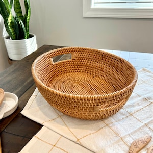 Wicker Handwoven Basket with Handle Rustic Home Decor Decorative Fruit Baskets Bowls Flower Girl Baby Mother's Day Gift Basket for Her Mom