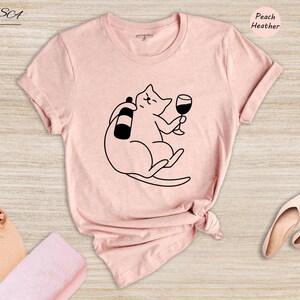 Funny Cat Shirt Wine Lover Tee: Romantic Animal Design, Cotton Blend (Unisex Sizes, Comfortable Fit) immagine 3
