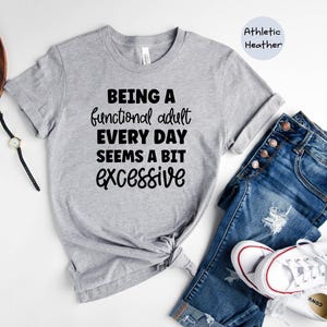 Being A Functional Adult Everyday Seems Excessive Shirt, Funny Sarcastic Tee, Adulting Humor Gift for Her, Mom Life Casual T-Shirt afbeelding 5