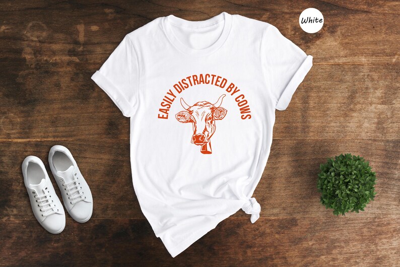 Cow Lover Shirt: Easily Distracted By Cows Graphic - Funny Farm Animal Tee, Cotton Blend, Unisex Fit Bild 5