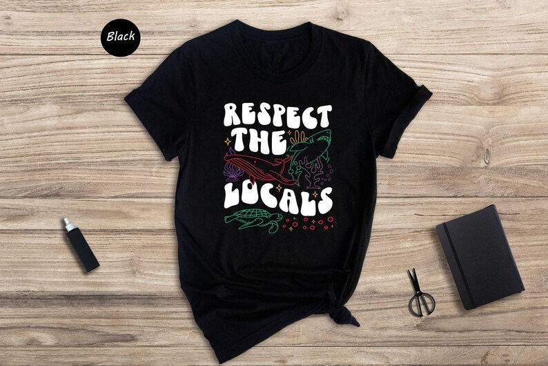 Whale Shark Tshirt Casual Tee, Respect The Locals Print (Unisex XS-XXL, Relaxed Fit, Cotton Blend) imagem 3