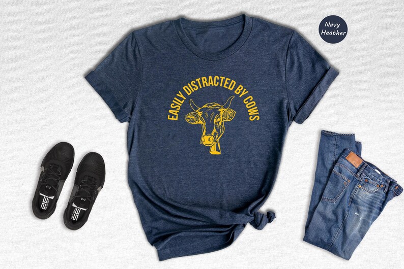 Cow Lover Shirt: Easily Distracted By Cows Graphic - Funny Farm Animal Tee, Cotton Blend, Unisex Fit Bild 3