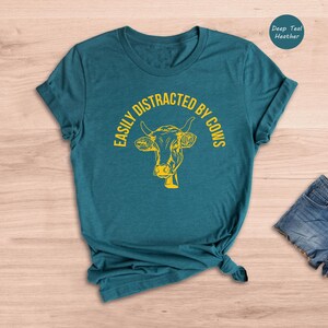 Cow Lover Shirt: Easily Distracted By Cows Graphic - Funny Farm Animal Tee, Cotton Blend, Unisex Fit Bild 6