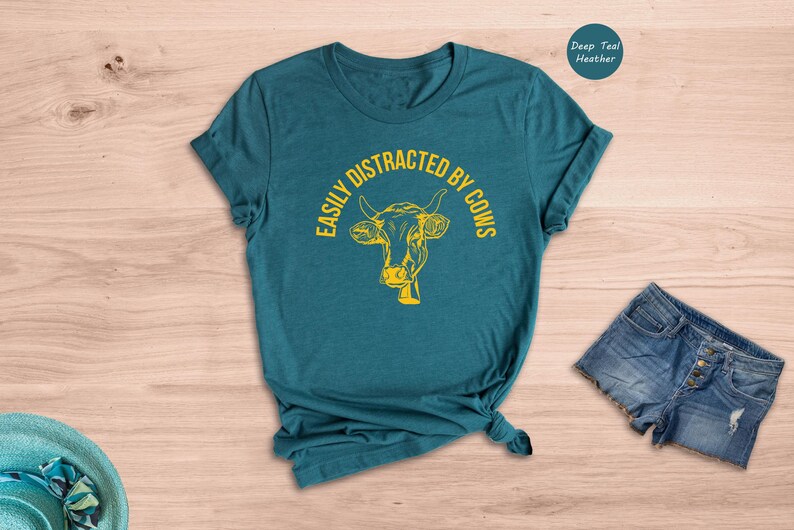 Cow Lover Shirt: Easily Distracted By Cows Graphic - Funny Farm Animal Tee, Cotton Blend, Unisex Fit Bild 6