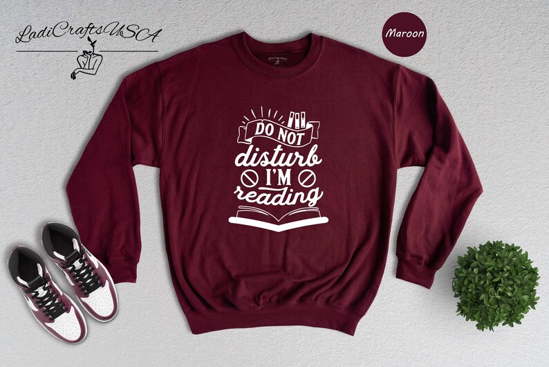 Book Lover T-shirt Reading Quote: Do Not Disturb Literary Gift, Cotton Blend (Unisex Sizes, Relaxed Fit) afbeelding 8