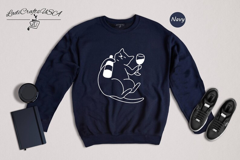 Funny Cat Shirt Wine Lover Tee: Romantic Animal Design, Cotton Blend (Unisex Sizes, Comfortable Fit) immagine 7