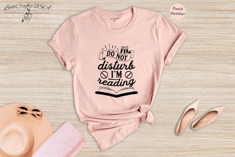 Book Lover T-shirt Reading Quote: Do Not Disturb Literary Gift, Cotton Blend (Unisex Sizes, Relaxed Fit) afbeelding 1