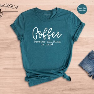 Because Adulting Tee Casual Shirt: Coffee Lover Humor, Mom Life Theme (Unisex Sizes, Cotton Blend) zdjęcie 5