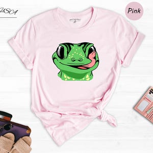 Cute Lizard Shirt: Playful Wildlife Graphic - Soft Cotton, Unisex Style, Casual Everyday Wear