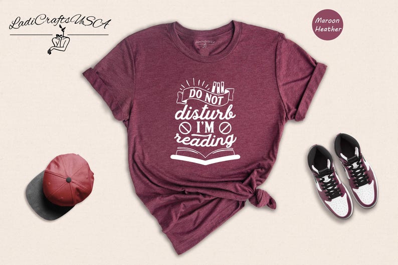 Book Lover T-shirt Reading Quote: Do Not Disturb Literary Gift, Cotton Blend (Unisex Sizes, Relaxed Fit) afbeelding 3