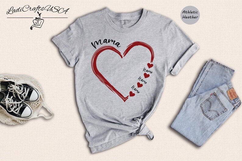 Chemise coeur de maman personnalisée : illustration de prénoms d'enfants - cadeau personnalisé, mélange coton-polyester, vêtements de fête des mères image 2