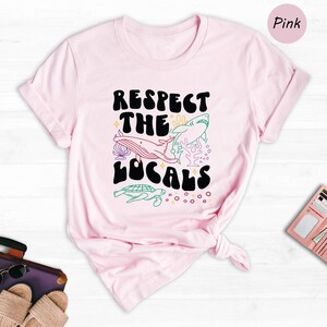 Whale Shark Tshirt Casual Tee, Respect The Locals Print (Unisex XS-XXL, Relaxed Fit, Cotton Blend) imagem 1