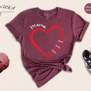 Chemise coeur de maman personnalisée : illustration de prénoms d'enfants - cadeau personnalisé, mélange coton-polyester, vêtements de fête des mères image 5