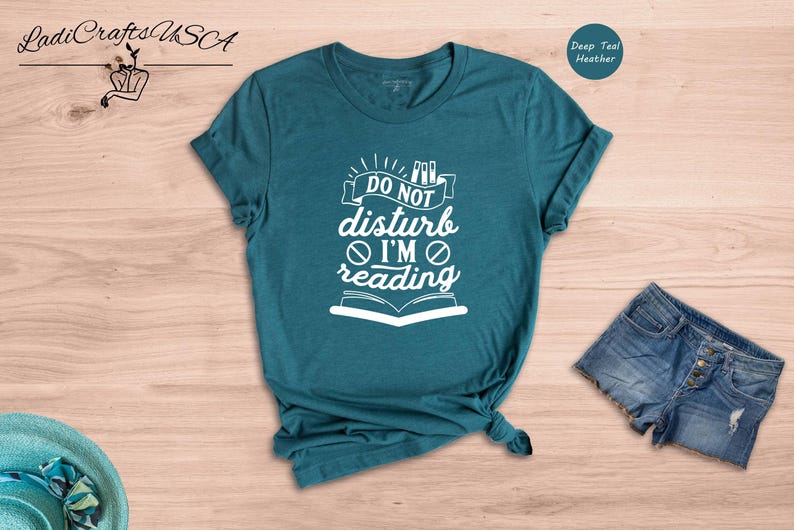 Book Lover T-shirt Reading Quote: Do Not Disturb Literary Gift, Cotton Blend (Unisex Sizes, Relaxed Fit) afbeelding 6