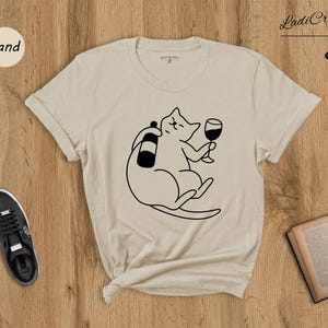Funny Cat Shirt Wine Lover Tee: Romantic Animal Design, Cotton Blend (Unisex Sizes, Comfortable Fit) immagine 4
