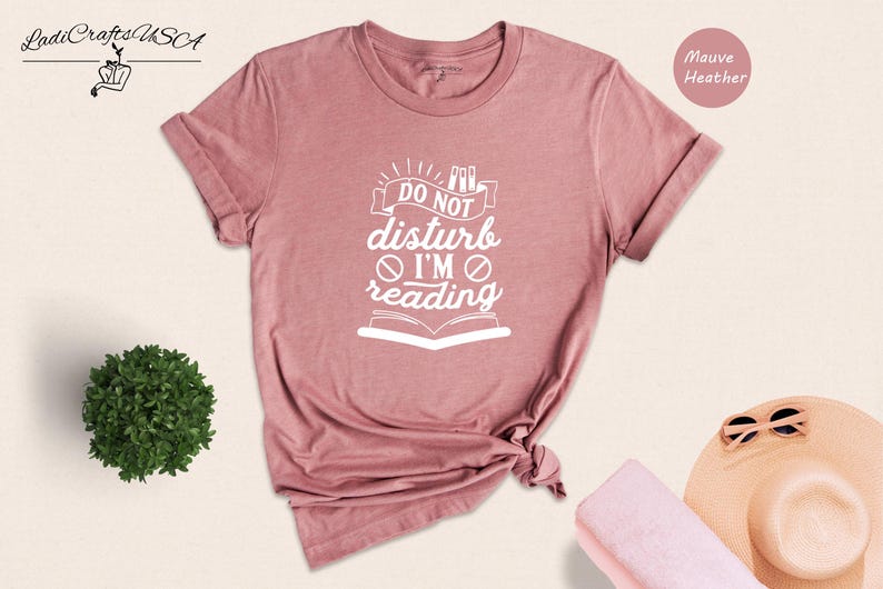 Book Lover T-shirt Reading Quote: Do Not Disturb Literary Gift, Cotton Blend (Unisex Sizes, Relaxed Fit) afbeelding 4