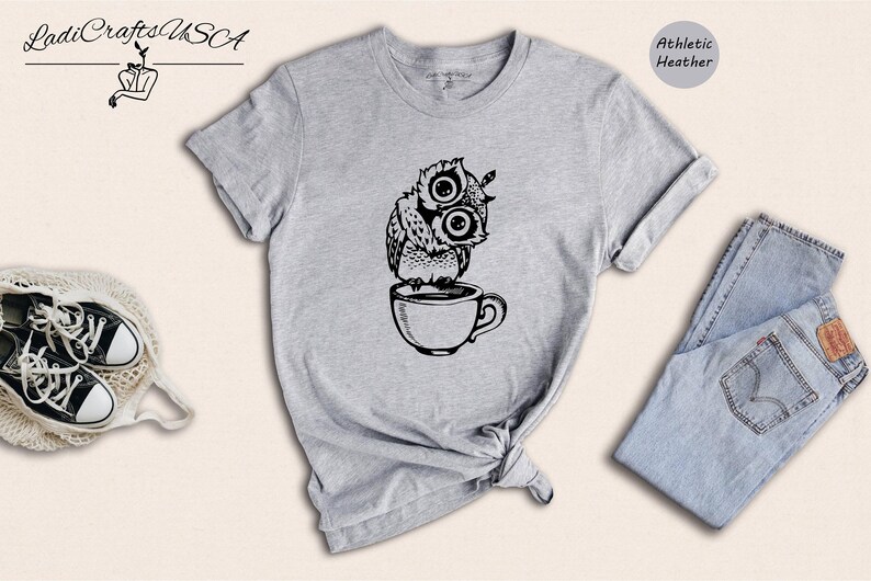 Camiseta de Búho Café - Camiseta de Búho Nocturno - Estampado Animal Nocturno, Mezcla de Algodón, Ropa Casual para el Turno de Noche imagen 3