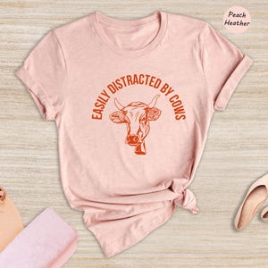 Cow Lover Shirt: Easily Distracted By Cows Graphic - Funny Farm Animal Tee, Cotton Blend, Unisex Fit Bild 8