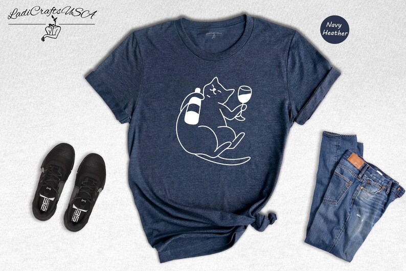 Funny Cat Shirt Wine Lover Tee: Romantic Animal Design, Cotton Blend (Unisex Sizes, Comfortable Fit) immagine 6