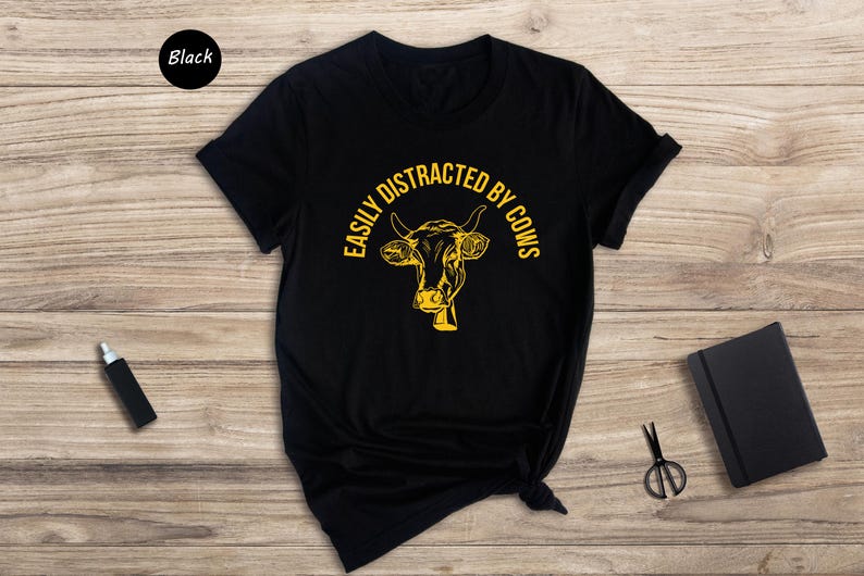 Cow Lover Shirt: Easily Distracted By Cows Graphic - Funny Farm Animal Tee, Cotton Blend, Unisex Fit Bild 4