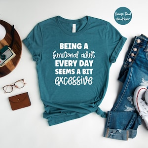 Being A Functional Adult Everyday Seems Excessive Shirt, Funny Sarcastic Tee, Adulting Humor Gift for Her, Mom Life Casual T-Shirt afbeelding 1