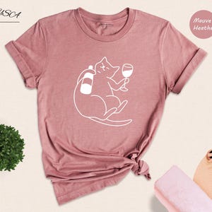 Funny Cat Shirt Wine Lover Tee: Romantic Animal Design, Cotton Blend (Unisex Sizes, Comfortable Fit) immagine 2