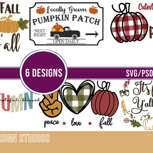 Op de afbeelding: Een set van zes digitale ontwerpen met een herfstthema met pompoenen, bladeren en tekst. De ontwerpen omvatten "It's Fall Y'all", "Locally Grown Pumpkin Patch", "Cutest Pumpkin in the Patch", "Autumn", "Peace Love Fall" en "It's Fall Y'all" met een krans van bladeren.