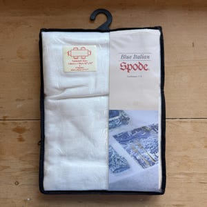 Set vintage Spode per tovaglia e tovagliolo in jacquard color crema blu italiano, 132 x 178 cm, Inghilterra, circa 1985.