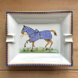 Hermès Cheval Deco cigar ashtray, des. Tristan Bonnemain, France vintage c1975 of porcelain, hand painted in equestrian horse pattern W20cm