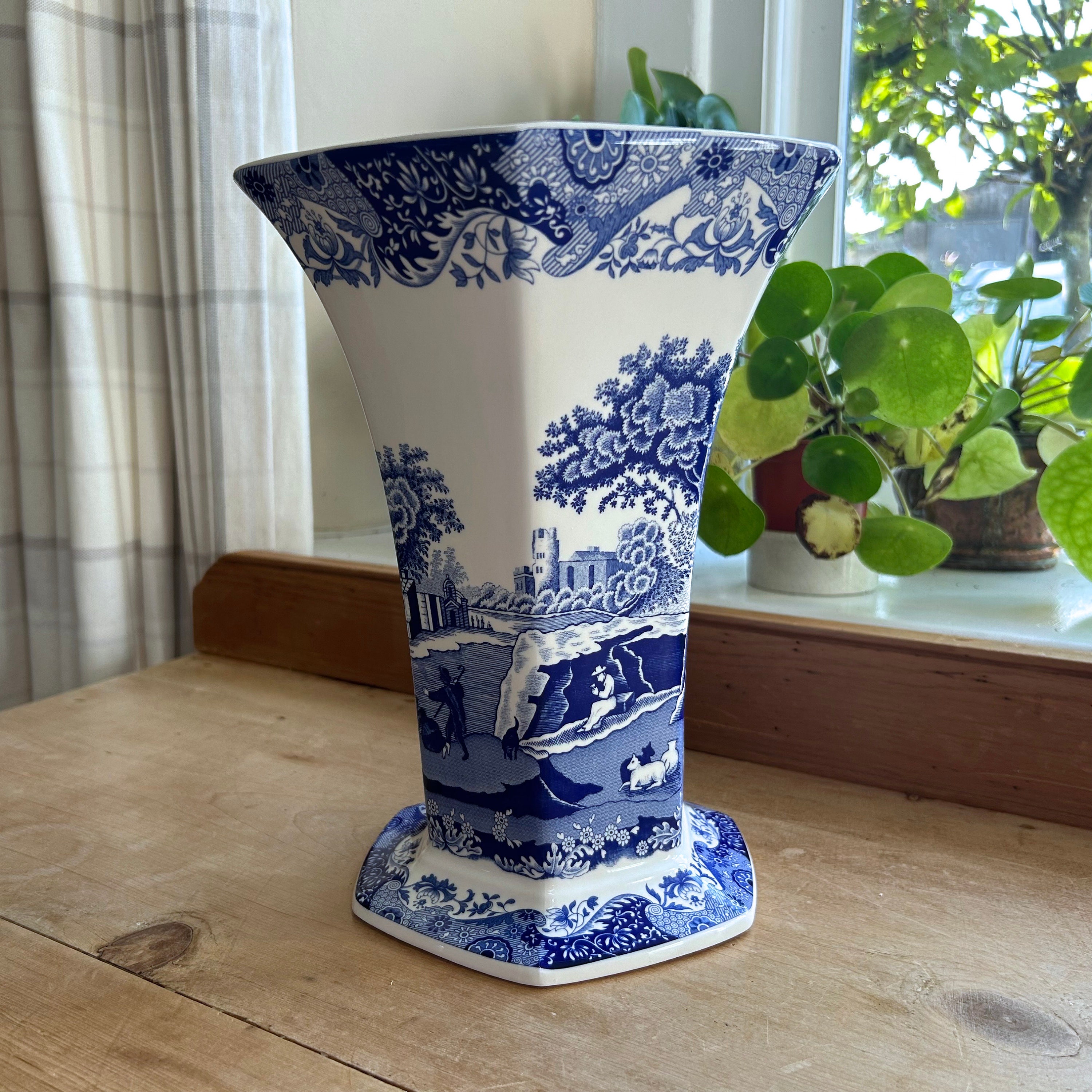 Spode Blue Italian Tall Hexagonal Trumpet Vase H27cm, England 2007