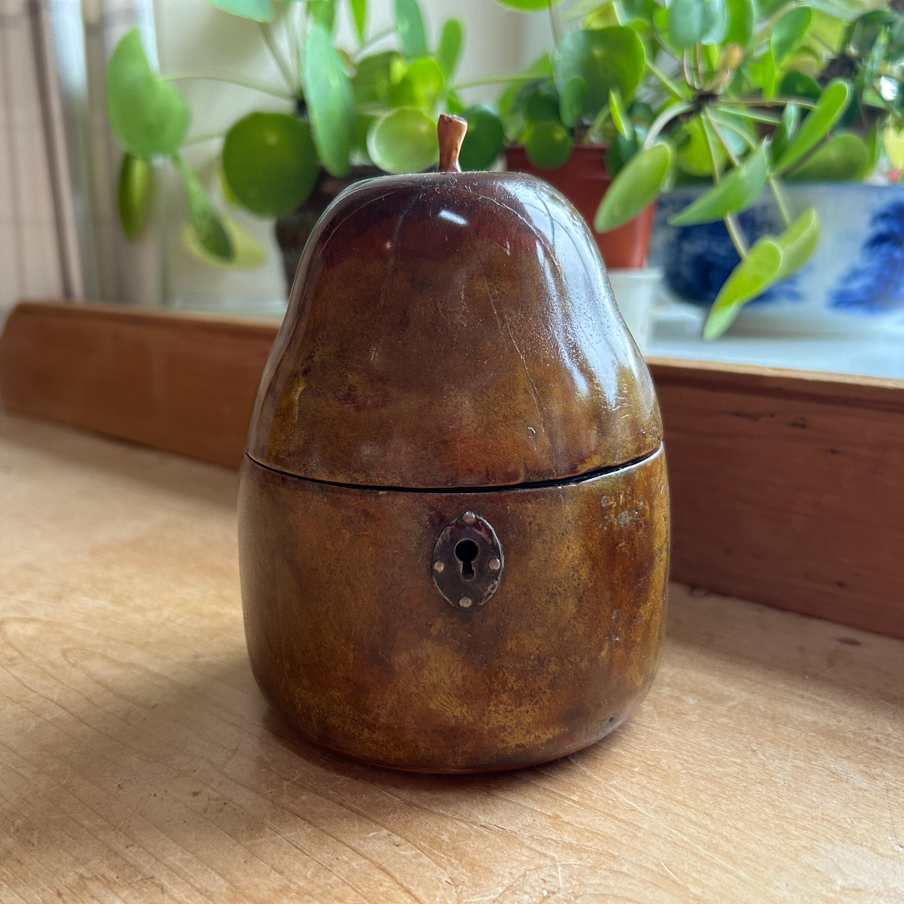 Mid Georgian tea caddy, att., Chippendale, England antique c1760 18th C, pear shaped in rosewood, stalk finial on hinged cover, lined H 15cm