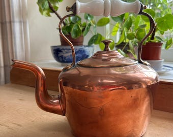 Copper kettle, England antique early 19th century Georgian 2.5L 4.5pt oval form with brass struts, ceramic handle, brass finial H25cm