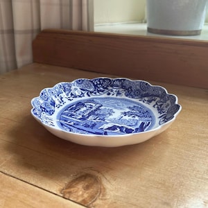 Antyczny talerz do serwowania Spode Blue Italian z żłobieniami, szer. 17 cm, Anglia, lata 1976-1999