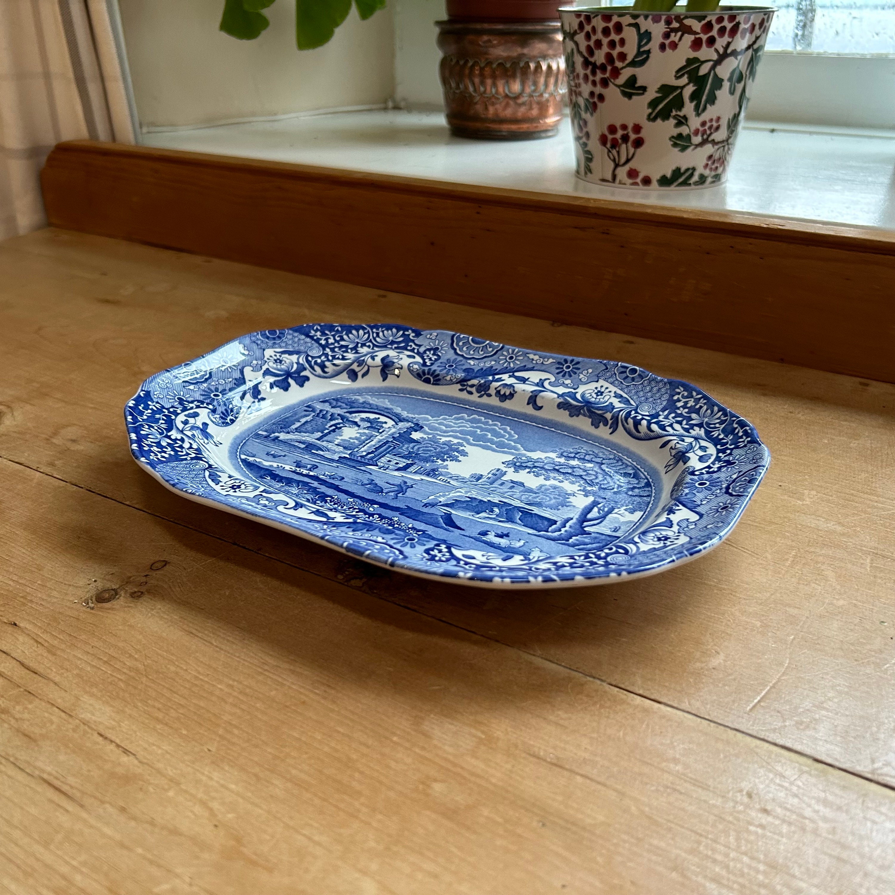 Late 20th Century Spode Christmas Tree Round Oven to Table Baking Dish