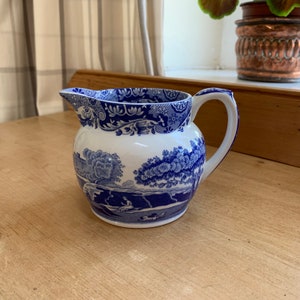 Spode, England vintage 1976-1999 of small round form 0.3L 0.5pt creamer, milk, sauce or gravy jug in Blue Italian pattern Height 8.5cm 3.4in