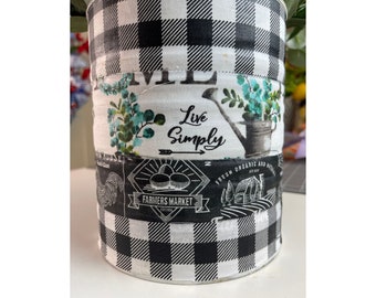 Farmhouse Flower Pot, Buffalo Plaid Planter Pot, Floral Decoupage Tin Can, Upcycled Tin Can, Recycled Can, Home Decor