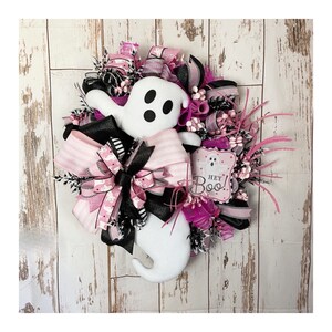 Roze spookhalloweenkrans: grillig griezelig huisdecor