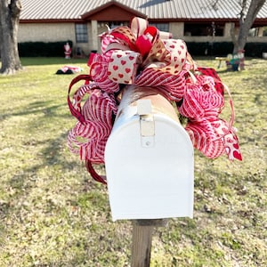 Valentine Mailbox Topper , Valentines Day mailbox swag, large romantic Lantern Swag