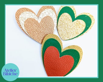 Broche triple coeur en cuir vegan. Bijou fait main en France. Garantie 1 an