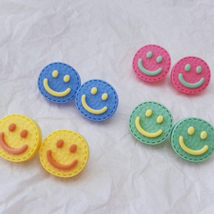 Superleuke Y2K oorbellen | Smiley face oorbellen | Funky smile oorbellen | Unieke oorbellen| Glimlach oorbellen | oorknopjes | Leuke oorbellen