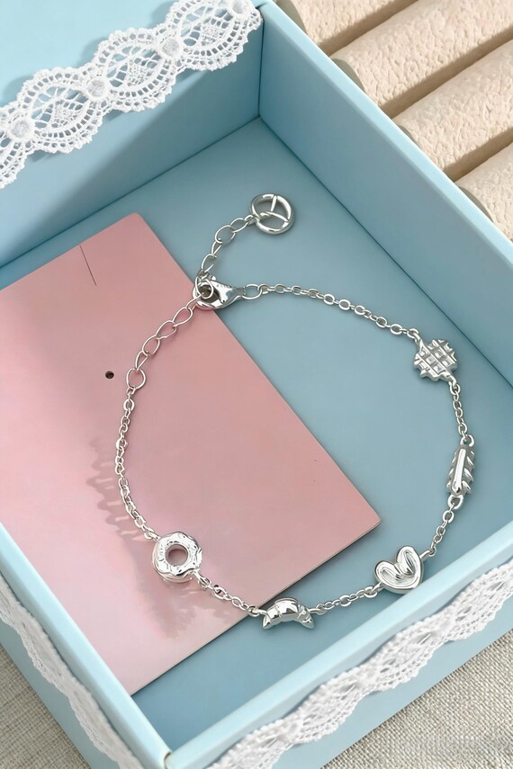 Patisserie charm bracelet Baking Charm Bracelet: A Playful Touch 