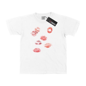 Lipstick Kisses baby tee white cute aesthetic t-shirt coquette style cottagecore farmers daughter lana del ray aesthetic