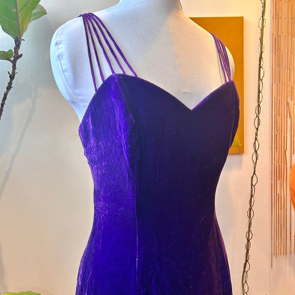 Grande| Robe de soirée ajustée en velours violet pourpre chérie des années 90 véritable vintage