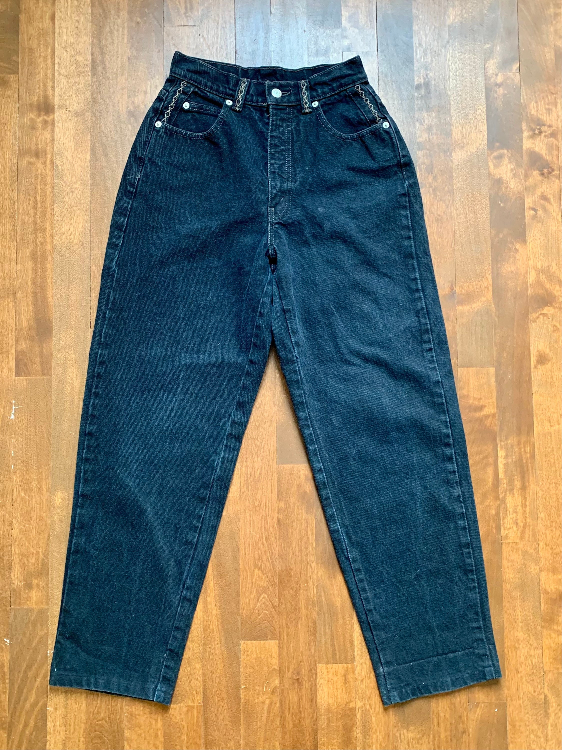 XS-S 90s Lois Black Embroidered balloon 