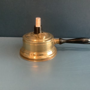 Lámpara de mesa rústica vintage fabricada a partir de lámpara de queroseno de latón, lámpara reciclada