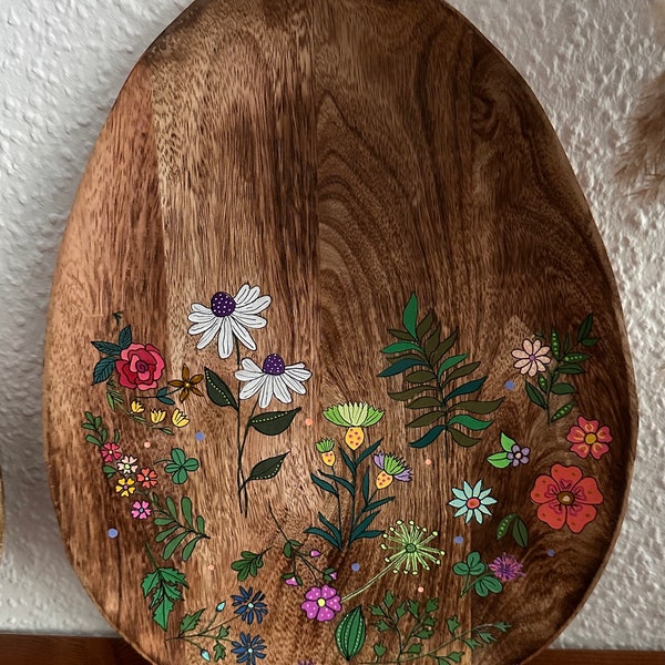 Eiförmiges Holztablett, Wiesenblumen auf Holz, Blumen auf Holz, Acrylmalerei