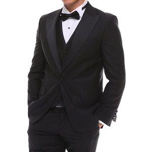 Esmoquin de satén negro con solapa de pico: traje de 4 piezas a medida